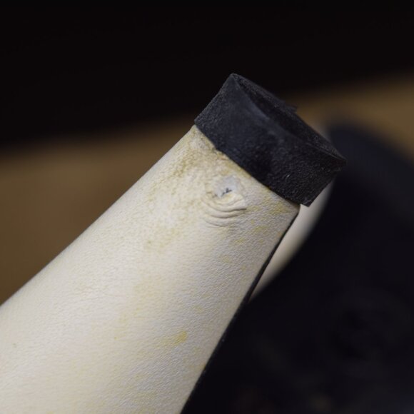 2008 CHANEL Ivory White Cap Toe Heels Pumps 37.5 C 7 Brighton Way 85mm CC Logo - Picture 14 of 16